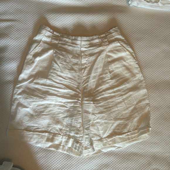 Linen shorts - summer staple! - Picture 1 of 8